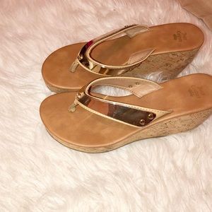 Juicy Couture Wedge skid in sandals